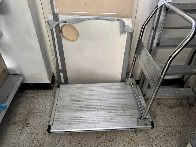 2x trapladder nn & verrijdbare kar - afbeelding 2 van  3