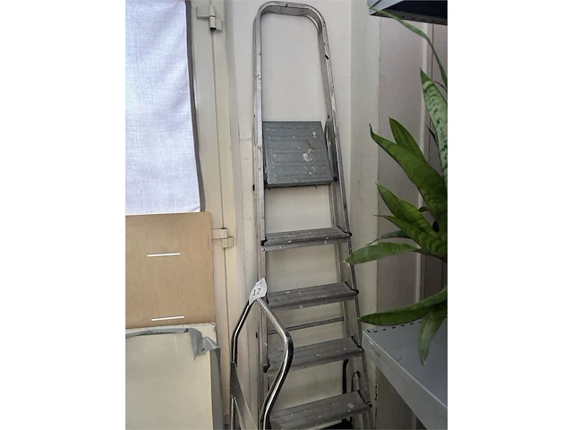 2x trapladder nn & verrijdbare kar - afbeelding 3 van  3