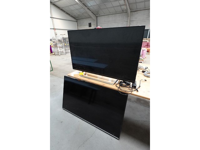 2x tv scherm sony/samsung - afbeelding 1 van  3