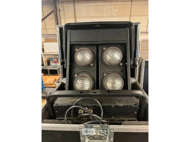 2x varytec fluter-rampe par 36 4-fach in flightcase - afbeelding 1 van  8