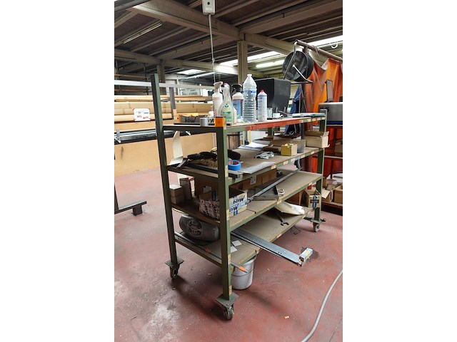 2x verrijbaar rek met inhoud - afbeelding 1 van  4