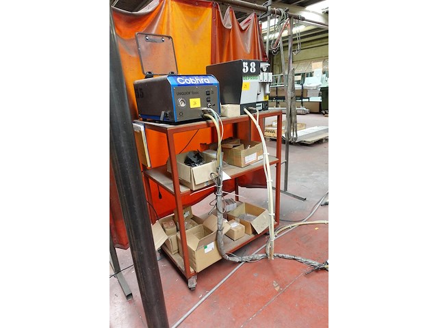 2x verrijbaar rek met inhoud - afbeelding 2 van  4