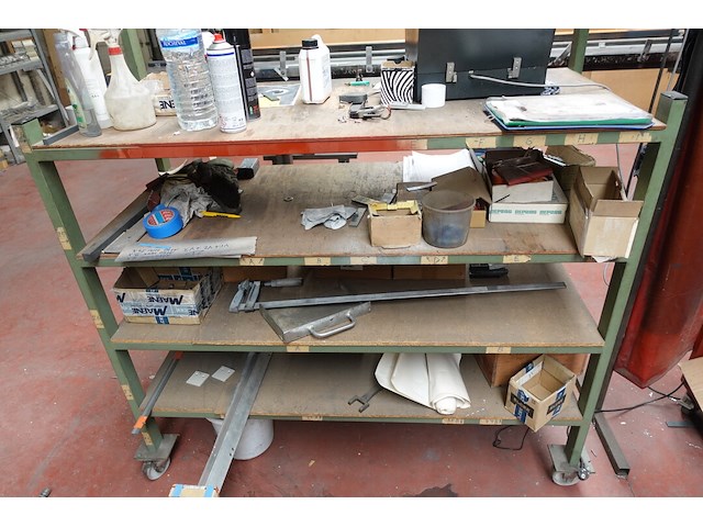 2x verrijbaar rek met inhoud - afbeelding 3 van  4