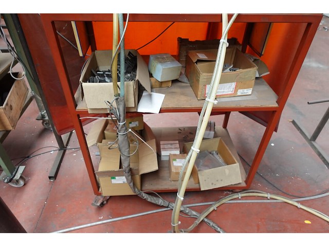 2x verrijbaar rek met inhoud - afbeelding 4 van  4