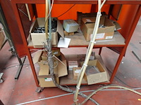 2x verrijbaar rek met inhoud - afbeelding 4 van  4