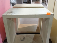 2x verrijdbaar houten presentatiemeubel - afbeelding 1 van  3