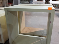 2x verrijdbaar houten presentatiemeubel - afbeelding 1 van  3