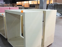 2x verrijdbaar houten presentatiemeubel - afbeelding 2 van  3