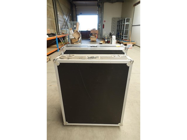 2x verrijdbare flightcase - afbeelding 2 van  4