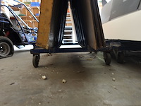 2x verrijdbare glasbok met inhoud - afbeelding 3 van  4