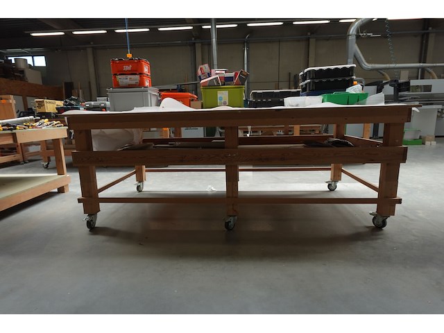 2x verrijdbare houten werktafel - afbeelding 1 van  3