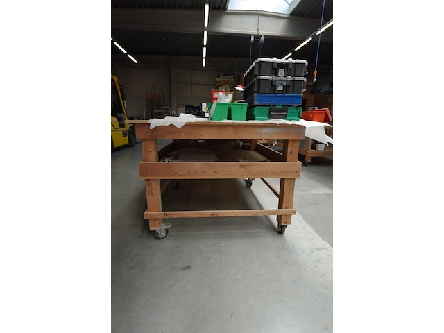 2x verrijdbare houten werktafel - afbeelding 2 van  3