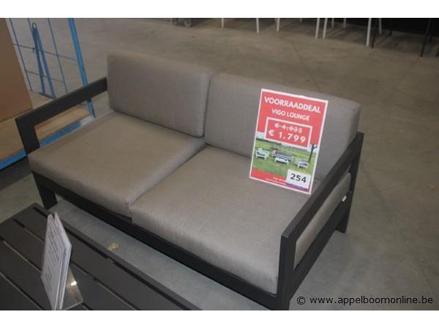 2x vigo frame 1-zit aluminium charcoal mat | vigo frame 2-zit aluminium charcoal mat | 2x vigo zit en rugkussen in sunbrella carbon beige | 2x vigo zit en rugkussen in sunbrella grey chiné - afbeelding 1 van  2