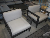 2x vigo frame 1-zit aluminium charcoal mat | vigo frame 2-zit aluminium charcoal mat | 2x vigo zit en rugkussen in sunbrella carbon beige | 2x vigo zit en rugkussen in sunbrella grey chiné - afbeelding 2 van  2