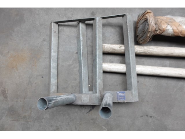 2x vlaggenmast met steun - afbeelding 2 van  3