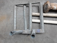 2x vlaggenmast met steun - afbeelding 2 van  3