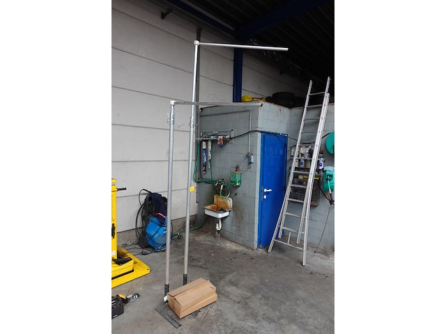 2x vlaggenmast met steun - afbeelding 1 van  5