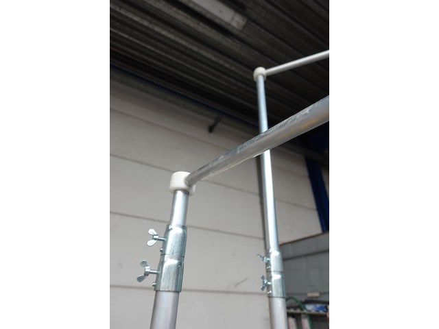 2x vlaggenmast met steun - afbeelding 4 van  5