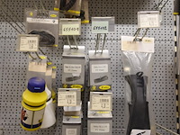 2x volledige inhoud rek fiets toebehoren - afbeelding 2 van  9