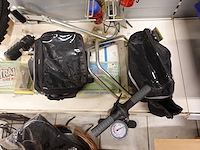 2x volledige inhoud rek fiets toebehoren - afbeelding 7 van  9