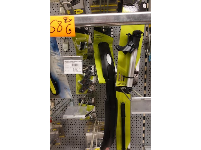 2x volledige inhoud rek fiets toebehoren - afbeelding 9 van  9