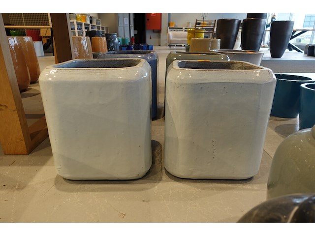 2x vorstvrije terracotta bloempot - afbeelding 1 van  3