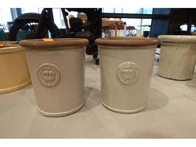 2x vorstvrije terracotta bloempot - afbeelding 1 van  4