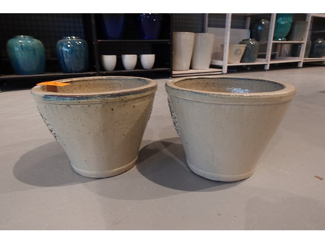 2x vorstvrije terracotta bloempot - afbeelding 1 van  3