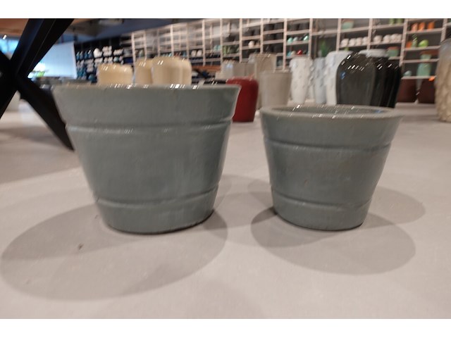 2x vorstvrije terracotta bloempot - afbeelding 1 van  4