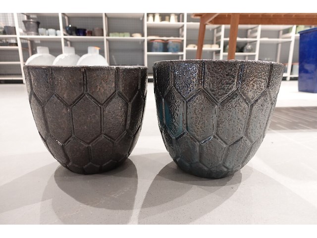2x vorstvrije terracotta bloempot - afbeelding 1 van  4