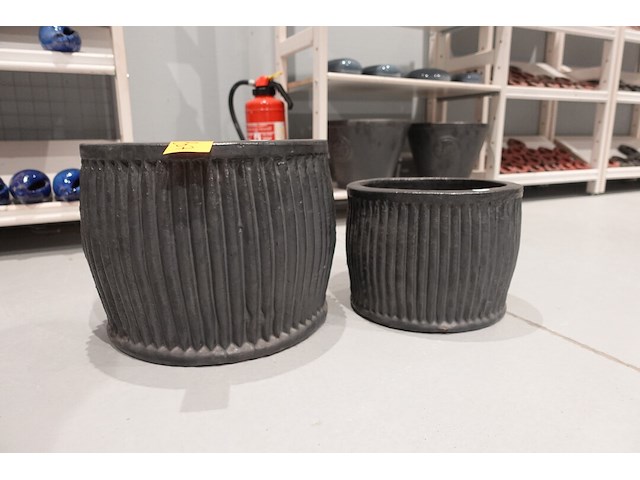 2x vorstvrije terracotta bloempot - afbeelding 1 van  5