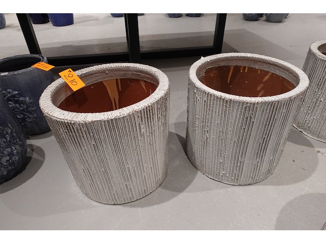 2x vorstvrije terracotta bloempot - afbeelding 1 van  4