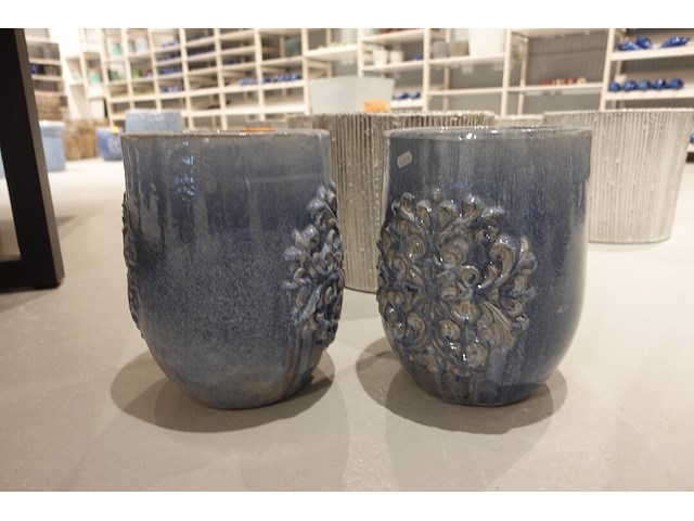2x vorstvrije terracotta bloempot - afbeelding 1 van  3