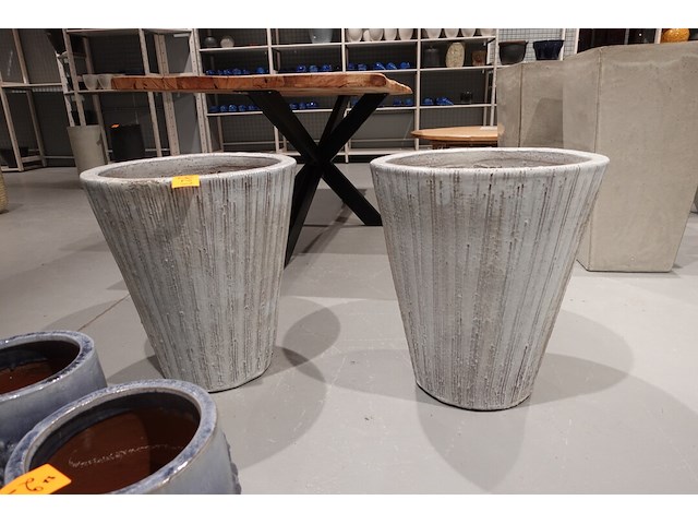 2x vorstvrije terracotta bloempot - afbeelding 1 van  4