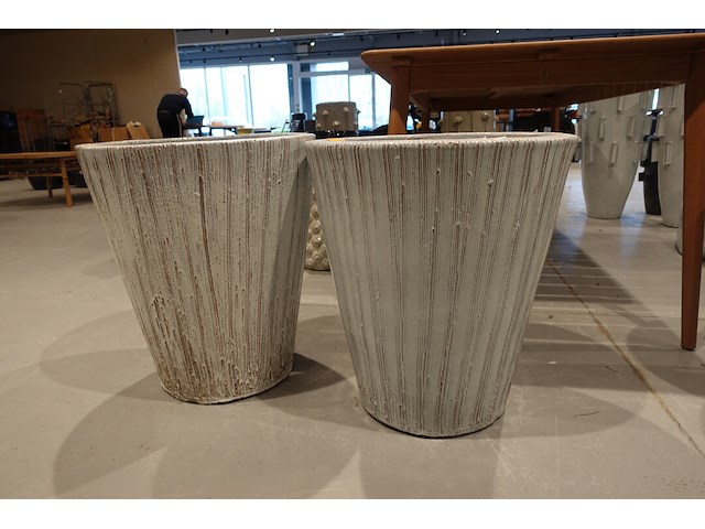 2x vorstvrije terracotta vaas - afbeelding 1 van  3