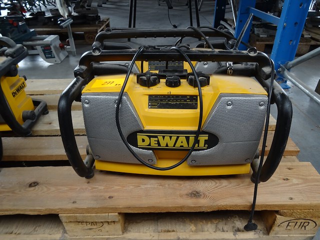 2x werfradio dewalt - afbeelding 1 van  4