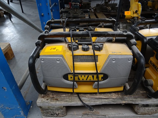 2x werfradio dewalt - afbeelding 1 van  4
