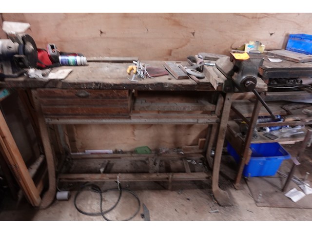 2x werkbank + inhoud - afbeelding 1 van  3