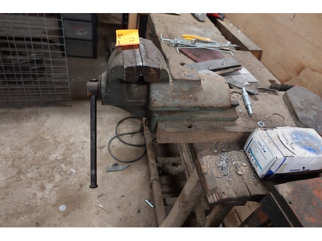 2x werkbank + inhoud - afbeelding 3 van  3