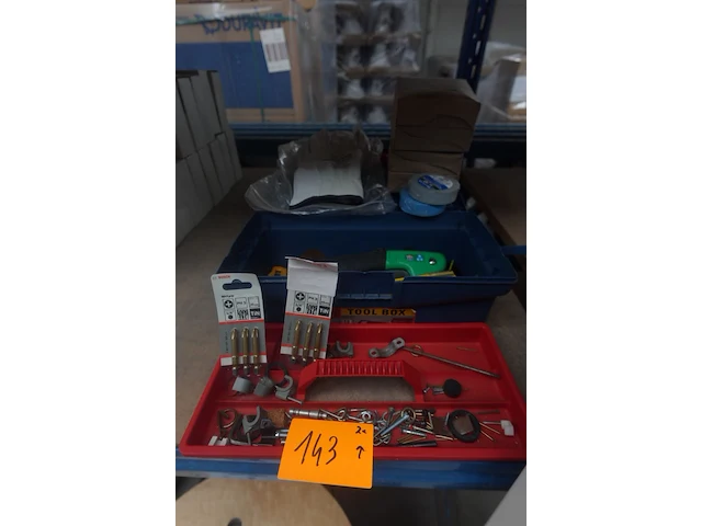 2x werkkoffer met inhoud - afbeelding 1 van  6