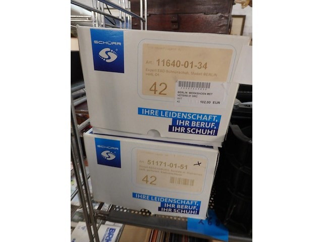 2x werkschoenen maat 42 - afbeelding 1 van  3