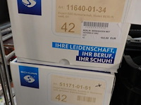 2x werkschoenen maat 42 - afbeelding 1 van  3