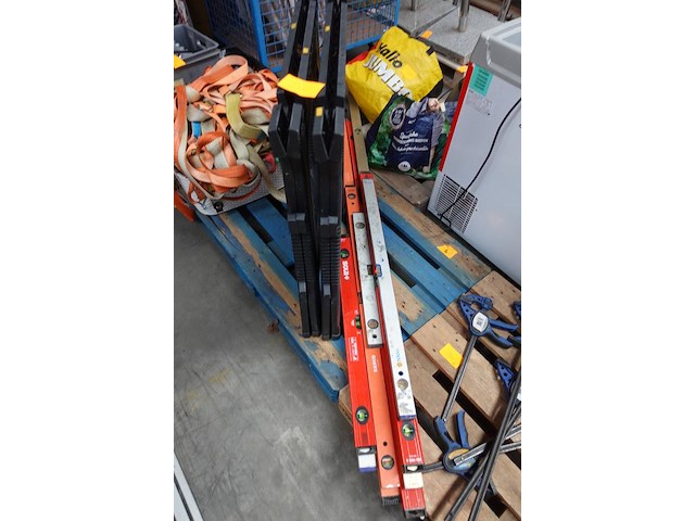 2x werkschragen + waterpassen - afbeelding 1 van  2