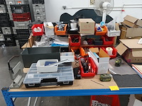 2x werktafel + inhoud - afbeelding 3 van  4