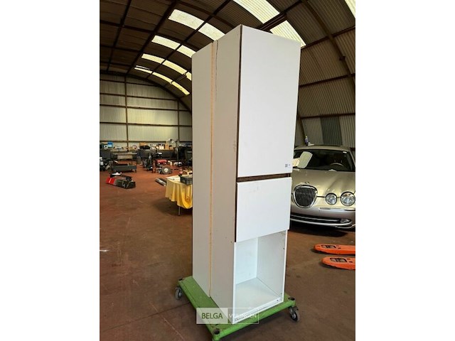2x witte kolomkast h210 cm - afbeelding 1 van  4