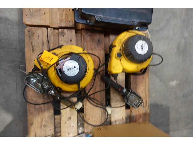2x zeca kabelhaspel met looplamp - afbeelding 1 van  6