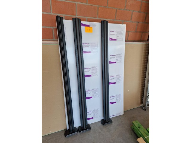 3 afsluitpalen en hipes - afbeelding 1 van  6
