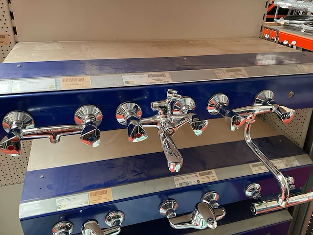 3 bad of keuken kranen - afbeelding 1 van  4