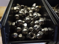 3 bakken dopmoeren, veiligheidsmoeren, bolkop-inbusbouten - afbeelding 2 van  8