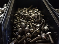 3 bakken dopmoeren, veiligheidsmoeren, bolkop-inbusbouten - afbeelding 3 van  8